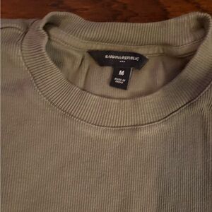 Banana Republic Factory Men’s Olive tshirt